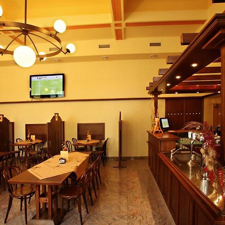 Hotel Slavie Pelhřimov エクステリア 写真