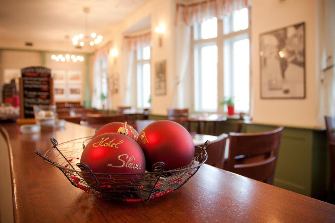 Hotel Slavie Pelhřimov エクステリア 写真