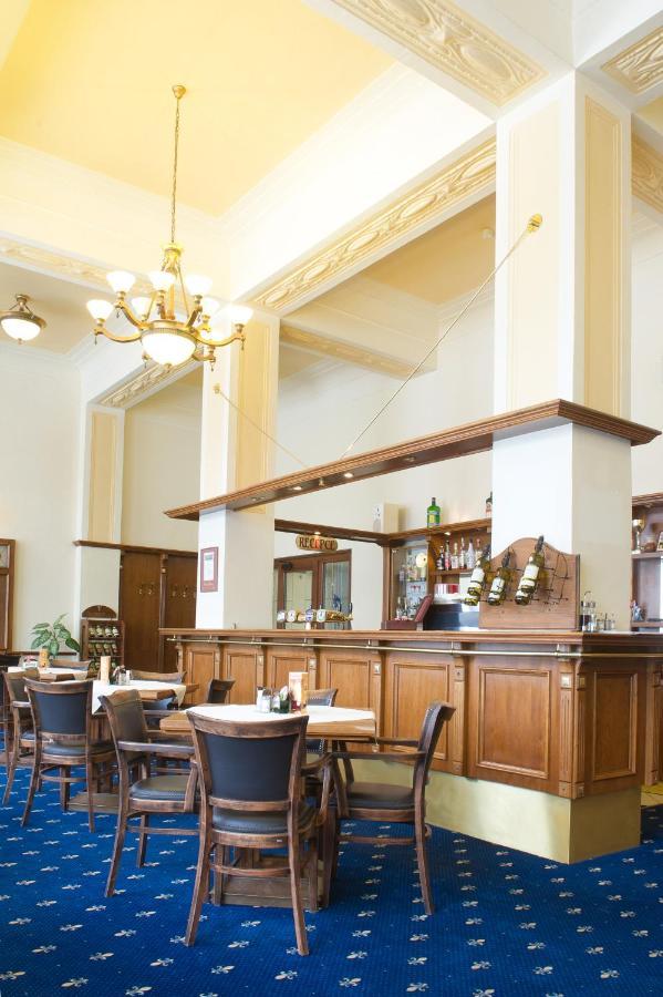 Hotel Slavie Pelhřimov エクステリア 写真