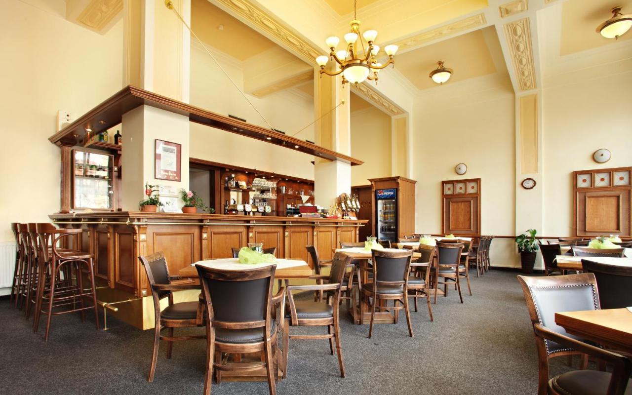 Hotel Slavie Pelhřimov エクステリア 写真