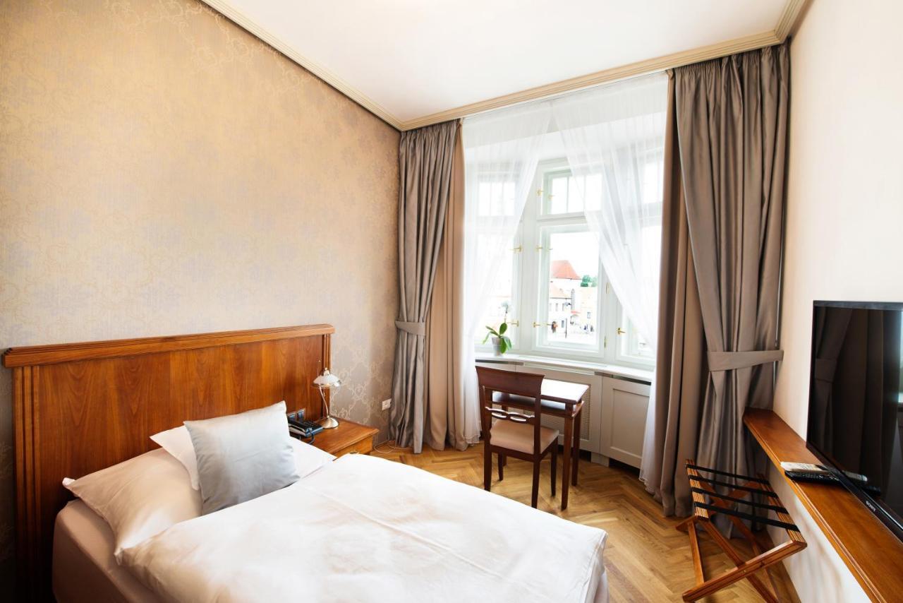 Hotel Slavie Pelhřimov エクステリア 写真